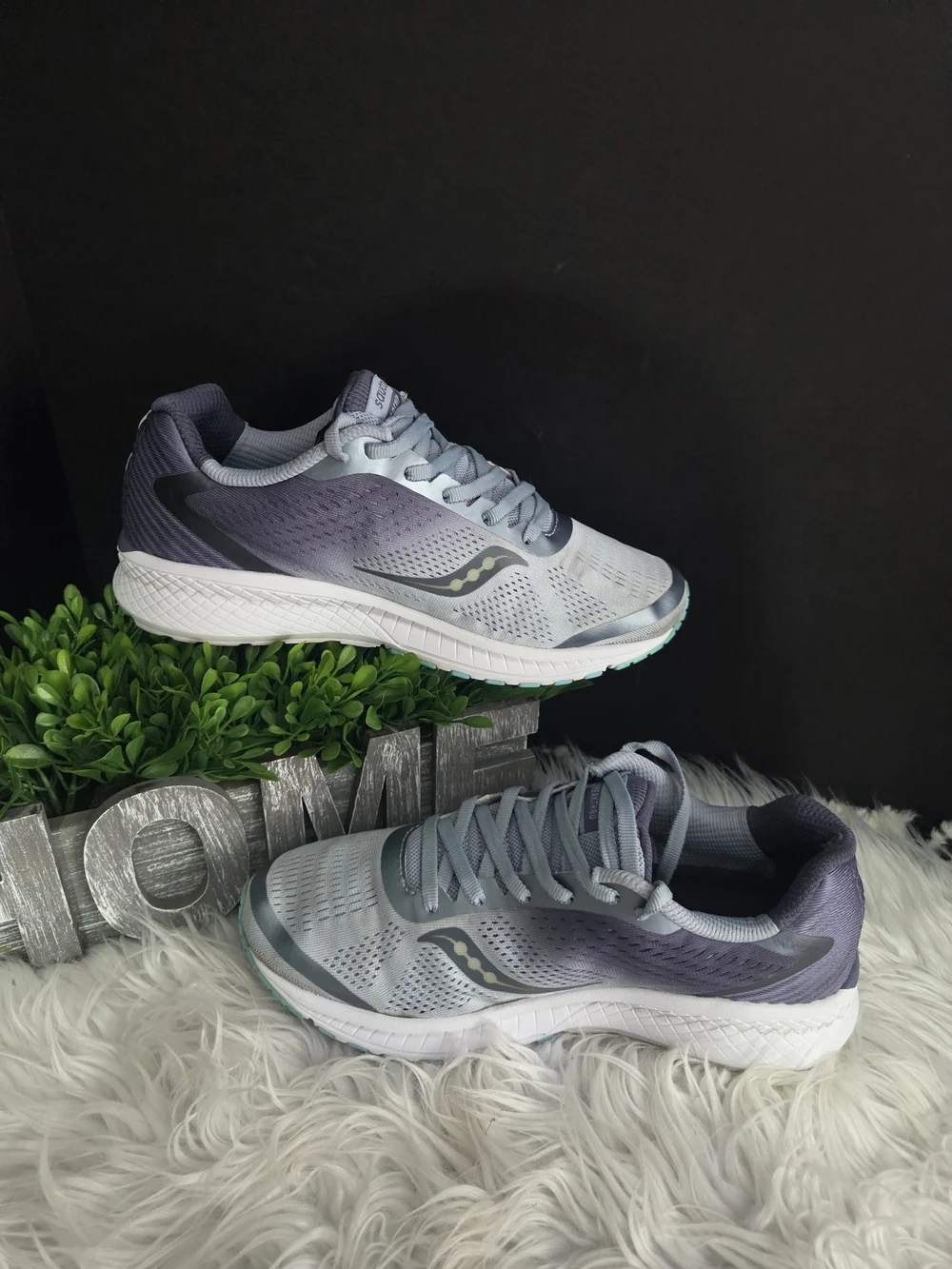 Saucony Ride ISO Women's Gray & Blue Running Shoes. size 9